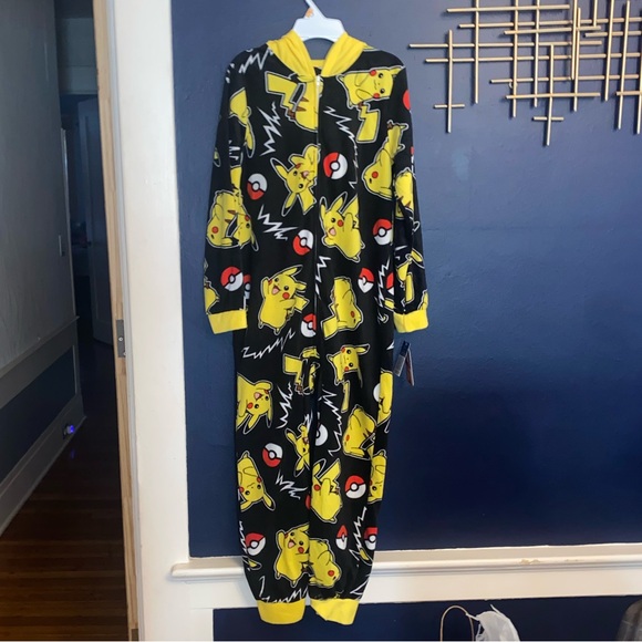 NWT Kids Pokémon pajamas size 10/12 - Picture 1 of 3